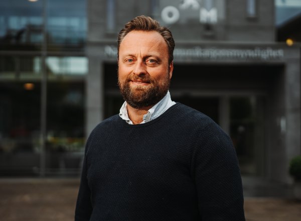 EIN EPOKE ER OVER: Alle i Noreg må no få internett levert på andre måtar når Telenor stengjer koparnettet for godt 2. september. Her står seksjonssjef for breiband i Nasjonal kommunikasjonsmyndigheit, Øyvind Halvorsen.