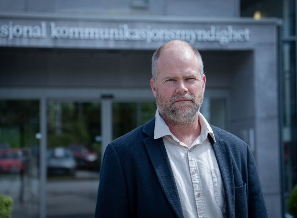 Svindelekspert i Nkom, Johannes Vallesverd