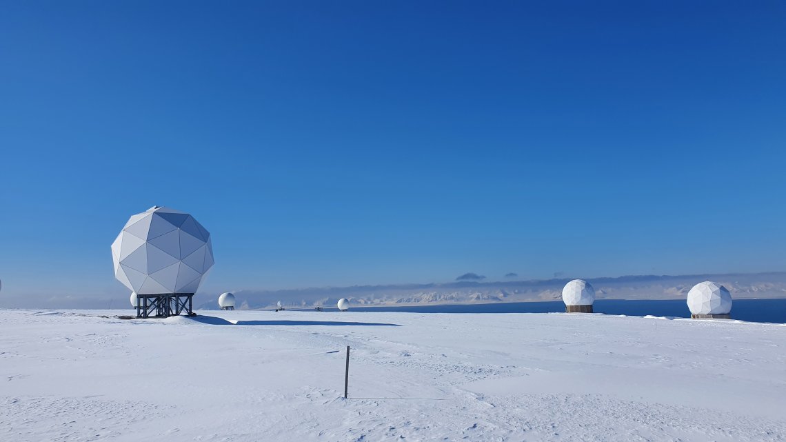 Nkom peikar på at den nye røynda krev sterkare beredskap, meir robuste nett og betre evne til å handtere hendingar i heile krisespennet. 