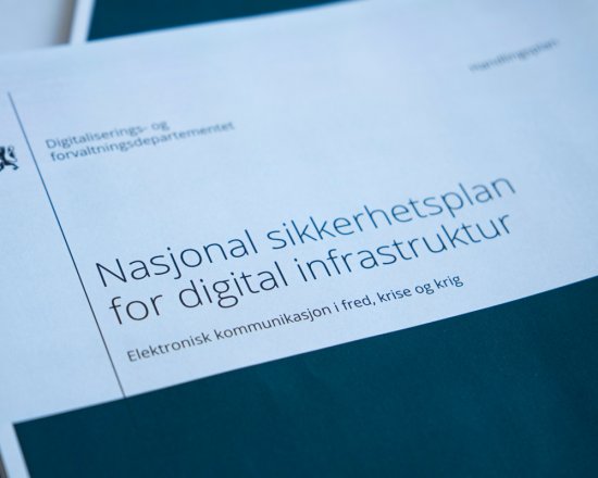 Nærbilde av forsiden til nasjonal sikkerhetsplan for digital 