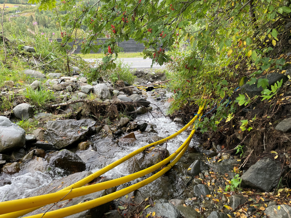 KRITISK: Kabler som henger og slenger utgjør en trussel mot den digitale beredskapen i Norge.