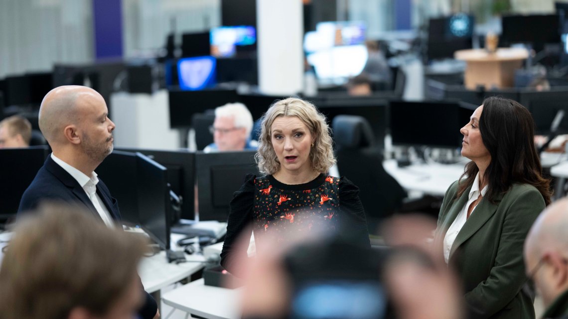 Bildet viser tre personer