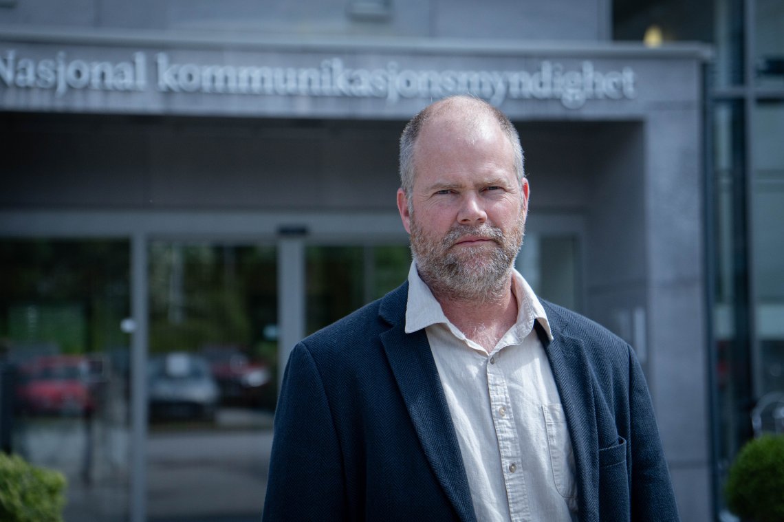 Svindelekspert i Nkom, Johannes Vallesverd