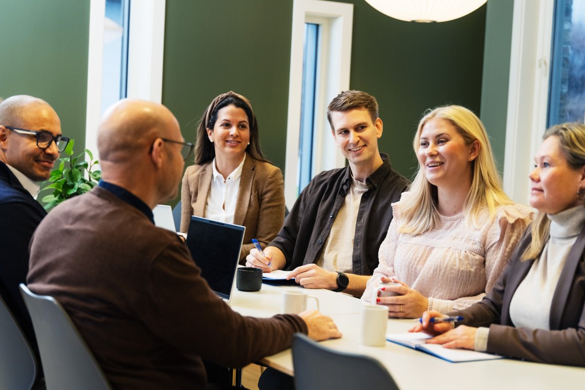 Mange ulike fagområder i Nkom. De fleste hos oss er ingeniører, økonomer eller jurister